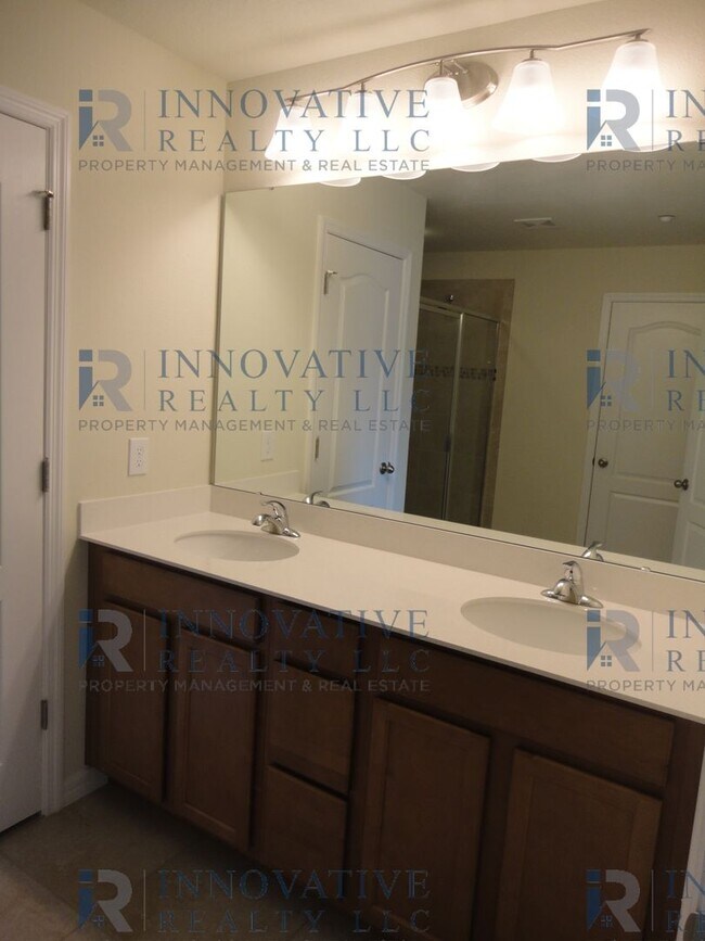 Building Photo - 3BR/2.5BA Town Home in Aloma Trails Commun...