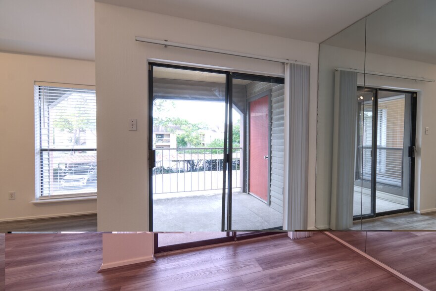 Dining room area, visible from the kitchen - 2025 Augusta Dr
