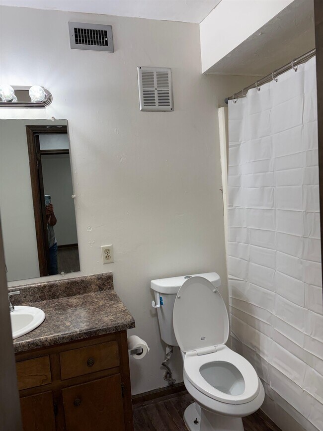 Building Photo - 3743 Donovan Dr