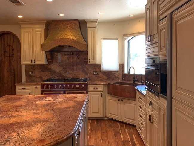 Building Photo - 2 Bedroom Country Home in Hollister