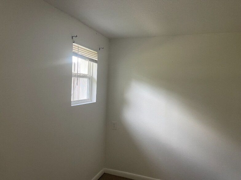 Building Photo - 15732 Trigonia St