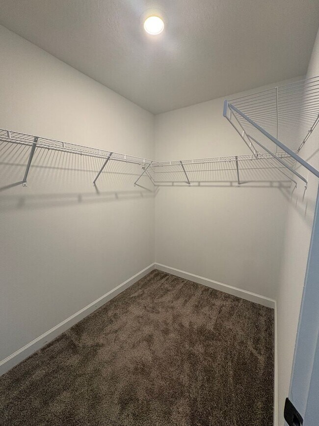 Building Photo - 3-bedroom Home for Rent in Storey Park