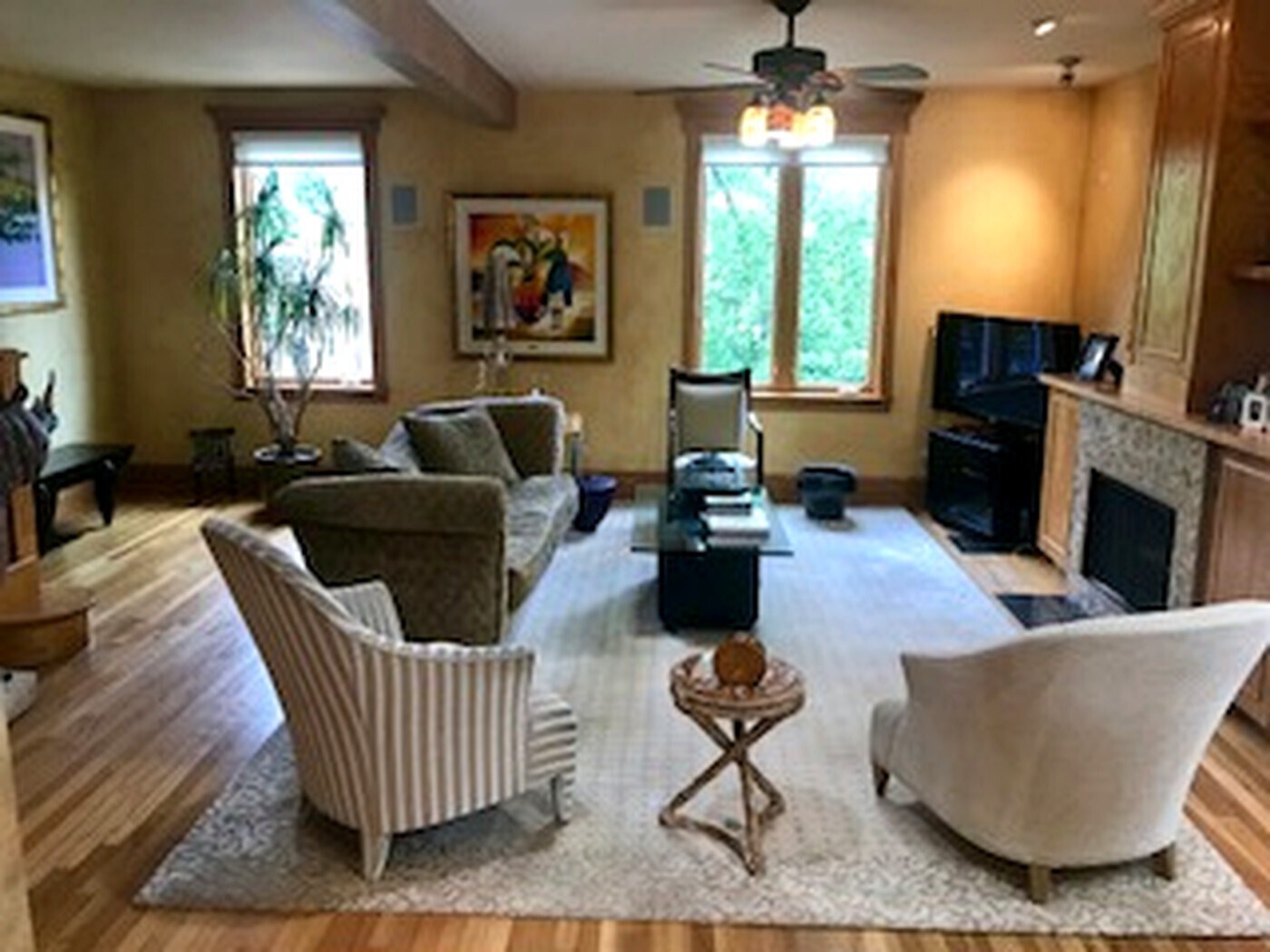 Living room - 1843 W Waveland Ave