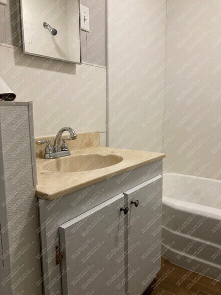 Building Photo - 1854 Ridgefield Ave