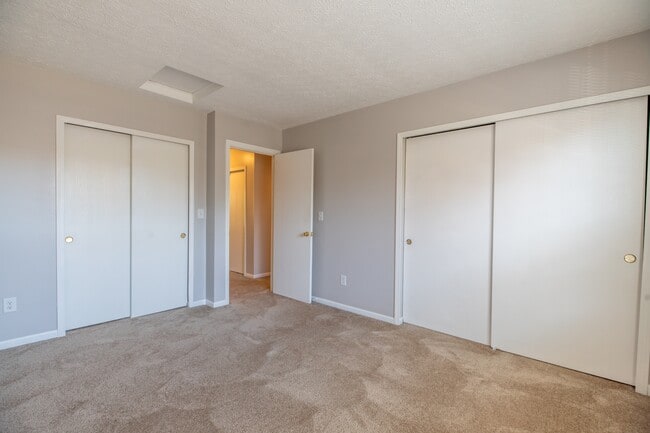Building Photo - 484-486 Applegate Ln