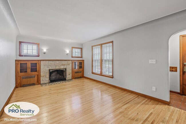 Building Photo - 3 Bedroom Home in St. Paul