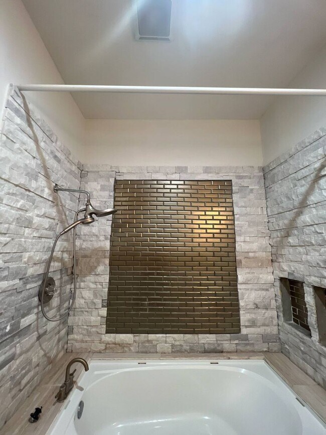 Building Photo - COMING SOON: BEAUTIFUL MODERN 2 BEDROOM / 1 BATHROOM WITH FENCED IN YARD CLOSE TO HOSPITALS IN JO...