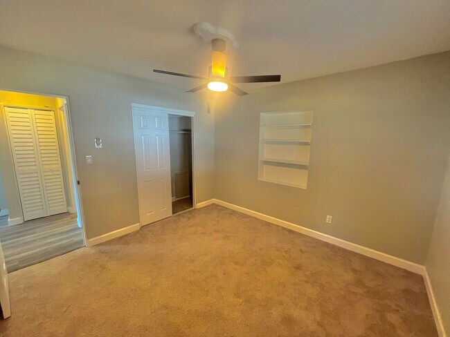 Building Photo - 3 Bed, 2 Bath DeBary Home with Modern Upda...