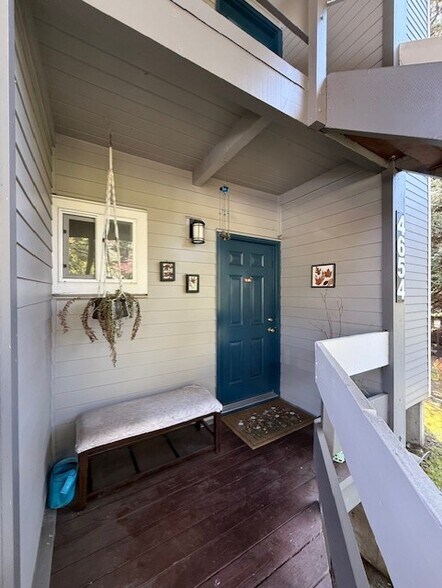 Building Photo - 4654 Lower Dr