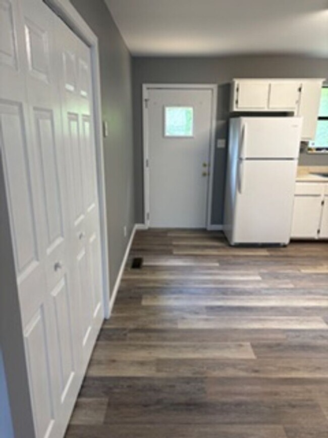 Building Photo - 2 Bedroom Condo Close to I-140 ( Pellissippi Parkway) Alcoa City services