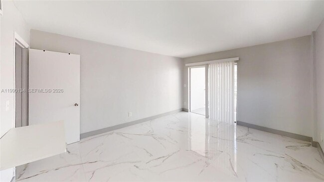 Building Photo - 1340 Lincoln Rd