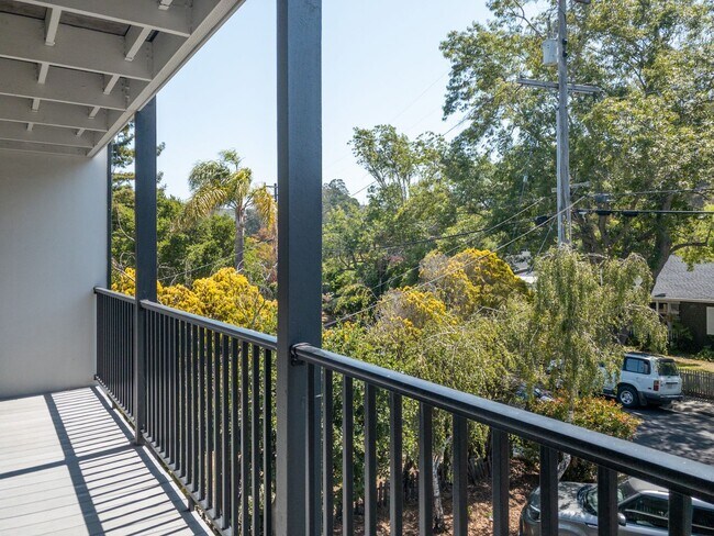 Building Photo - Tranquil 1BR/1BA Updated Unit! Tam Valley!...