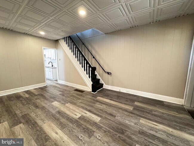 Building Photo - 2416 N Hollywood St