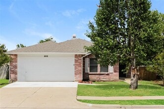 Building Photo - 805 Encino Dr