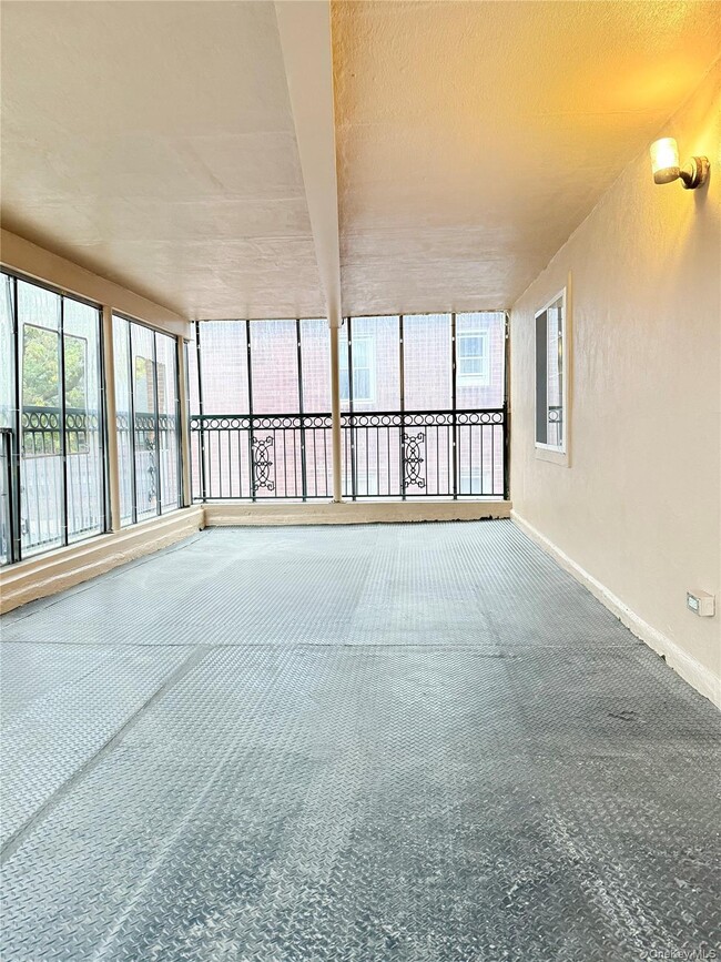 Building Photo - 89-08 S Conduit Ave