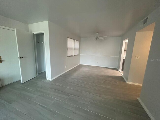 Building Photo - 6519 W Newberry Rd