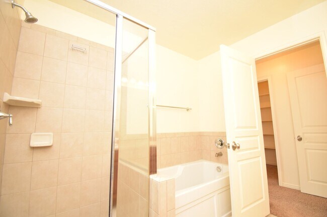 Building Photo - Modern 4 bed Home in Prime West Valley Location!!
