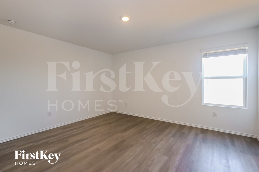 Building Photo - 8011 Nube Medina