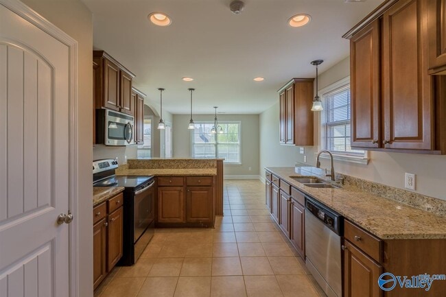 Building Photo - 6812 Wintercrest Way SE