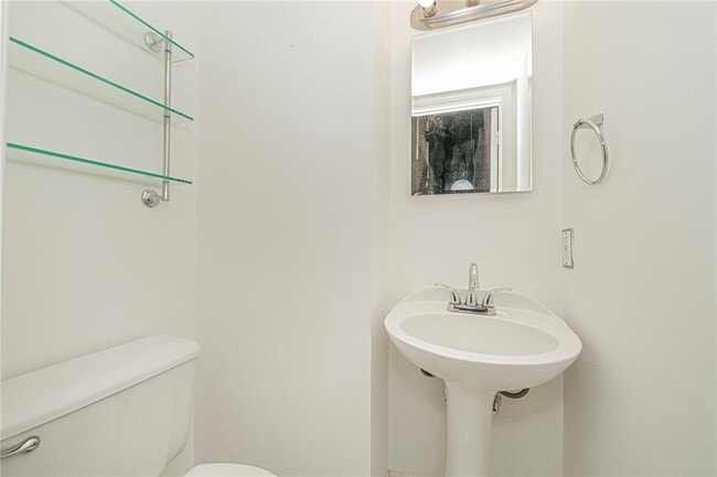 Building Photo - 709 Correll Ave