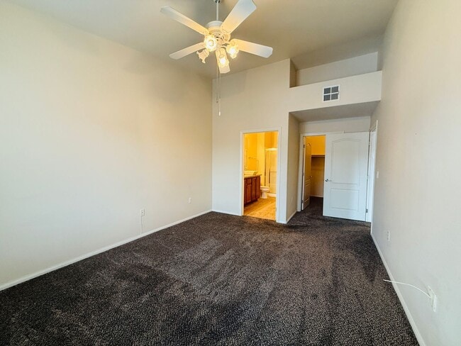 Building Photo - 3 bdrm, 2 bath Mission Hills Condo-Availab...