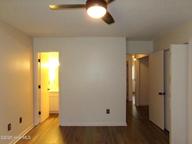 Building Photo - 127 Village Ct