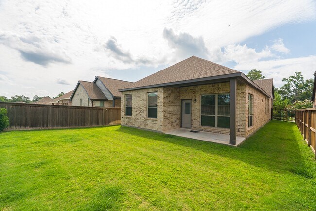 Building Photo - 8026 Whisper Grove Dr