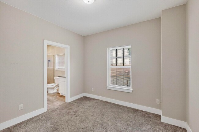 Building Photo - 1703 Ash Crescent St