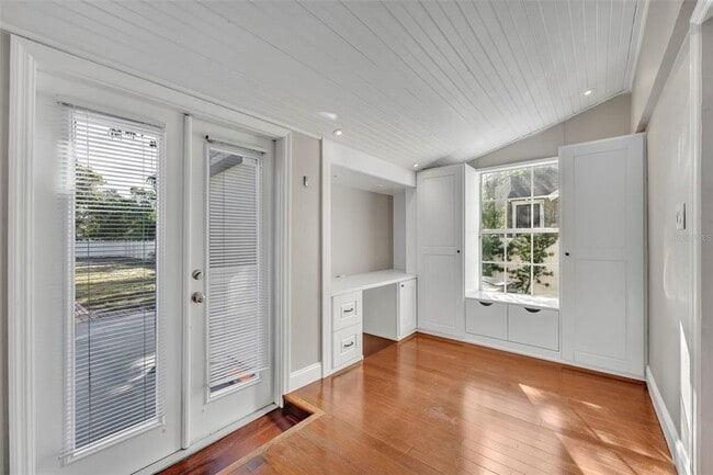 Building Photo - 1027 N Hampton Ave