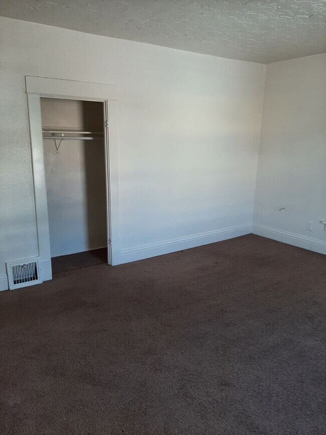 Building Photo - (1614 8th Ave)