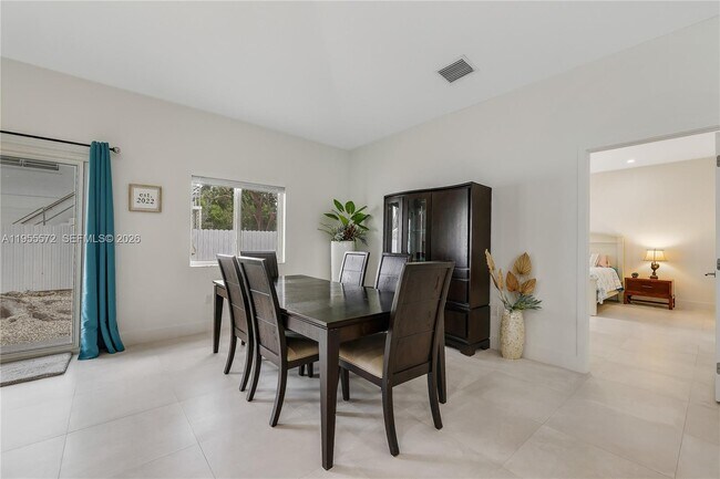 Building Photo - 640 Colson Dr