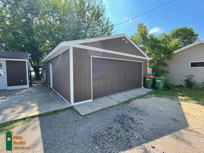 Building Photo - 2 Bedroom Home in Osseo