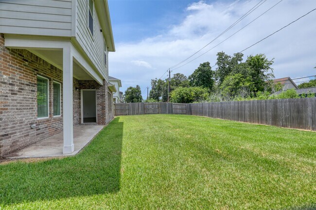 Building Photo - 407 Magnolia Ln