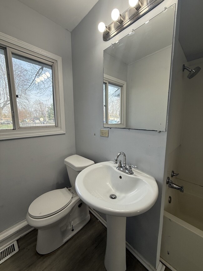 Building Photo - 3138 Midvale Dr