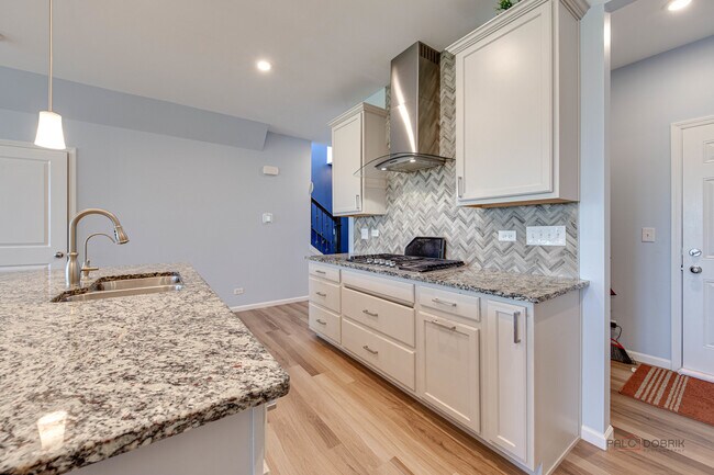 Building Photo - 573 Watercress Dr