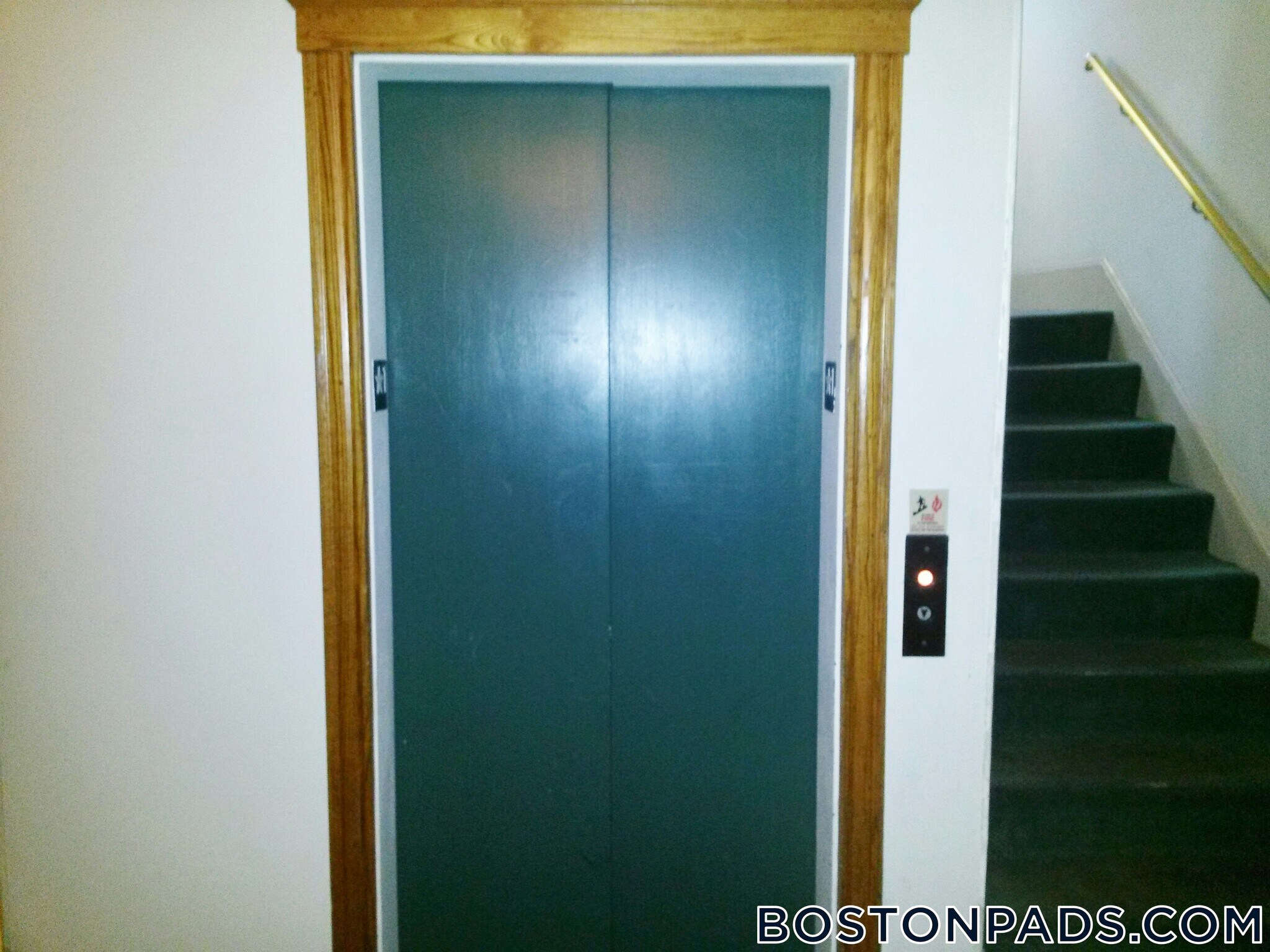 Building Photo - 833 Beacon St