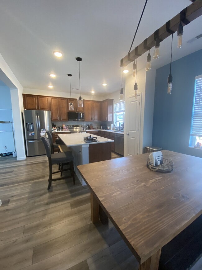 Building Photo - 3 bedroom - Shady Ridge