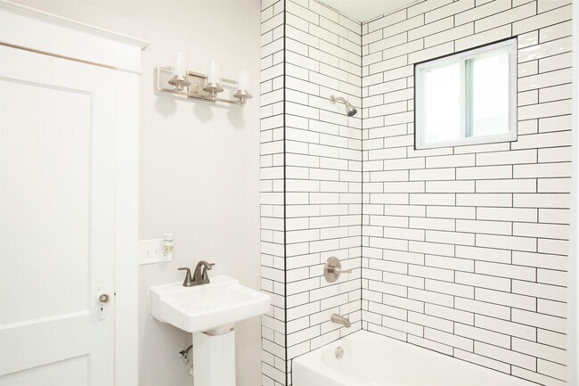 Building Photo - 116 Beechwood St