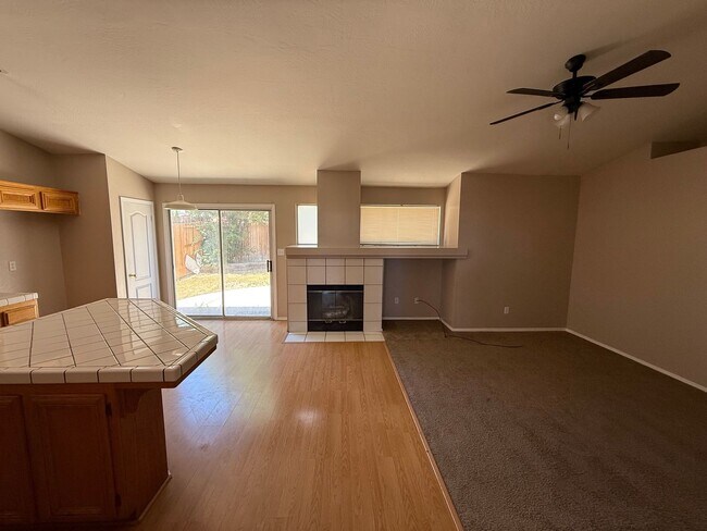 Building Photo - Spacious 4-Bedroom Home in Riverlakes Comm...