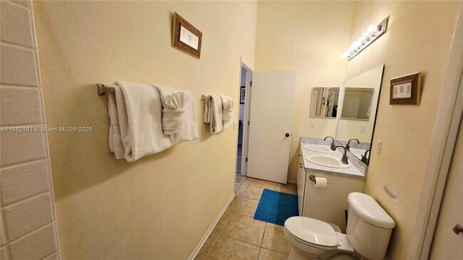 Building Photo - 550 Castlemain Cir
