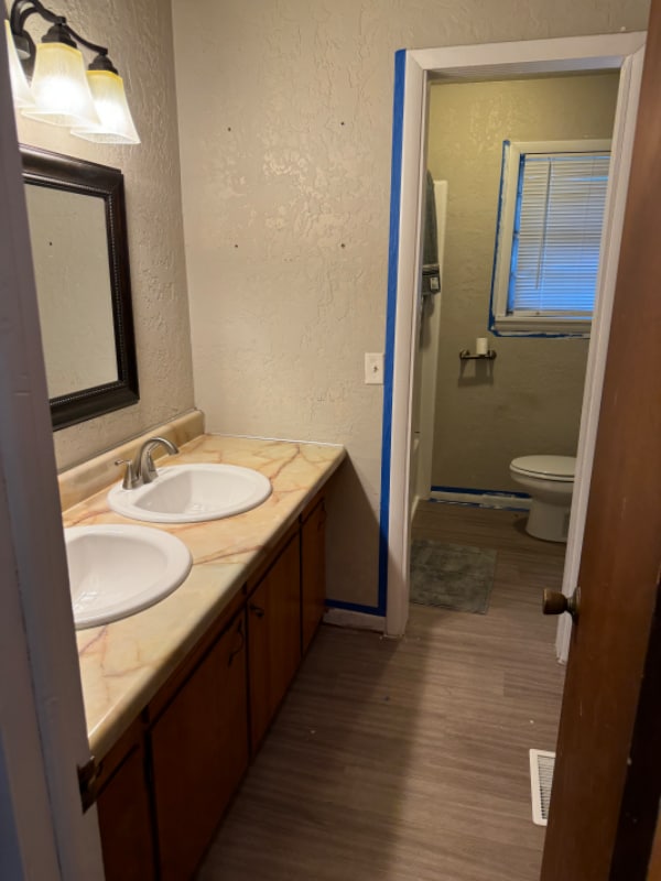 Building Photo - 418 E 4th St