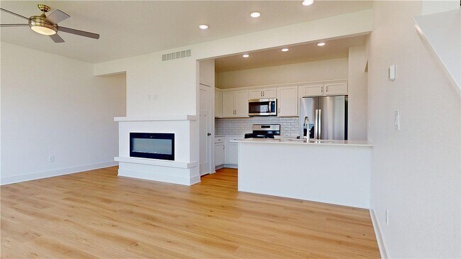 Building Photo - 720 SE Booth Ave