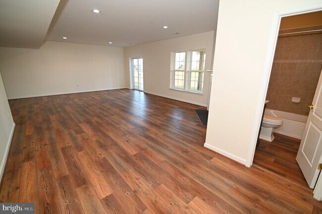 Building Photo - 7001 Chaptico Ct