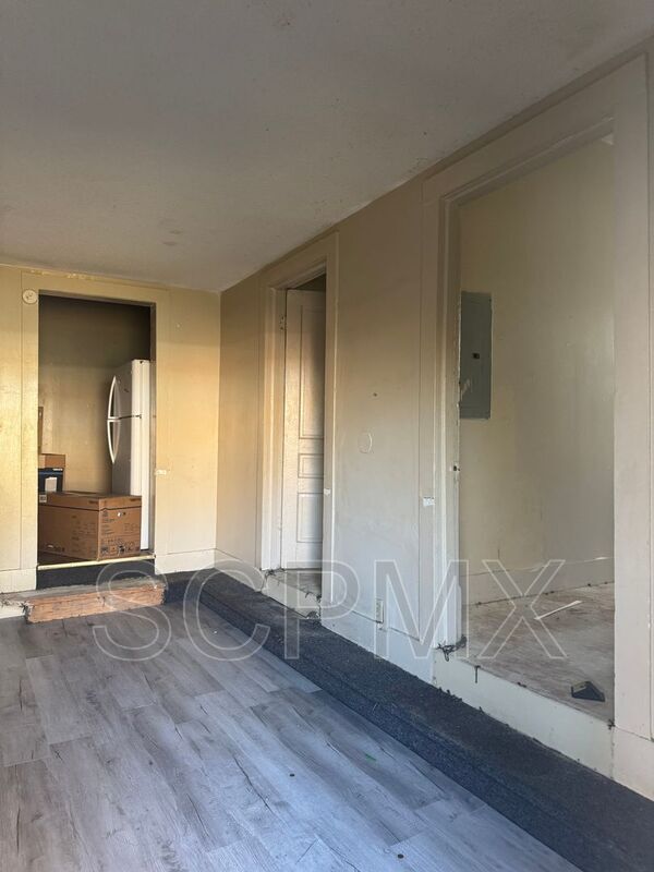 Building Photo - 1529 Henley St