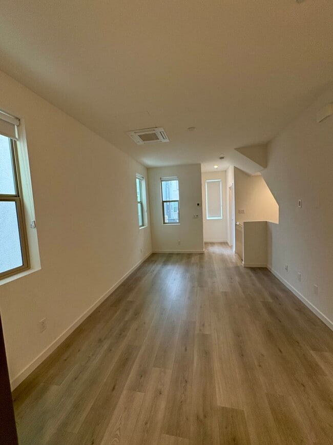 Building Photo - Vibrant 3 story 2bed/2.5bath home at the Mill at Broadway