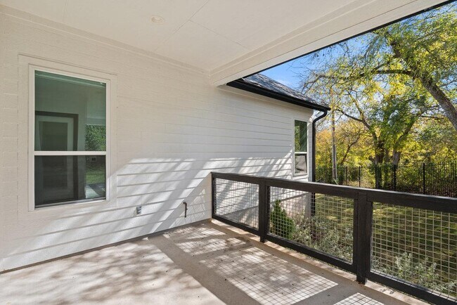 Building Photo - 3018 Sunridge Dr