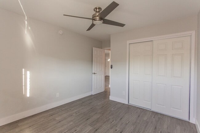Building Photo - Immaculate Fully Renovated 2 bed/1 bath!