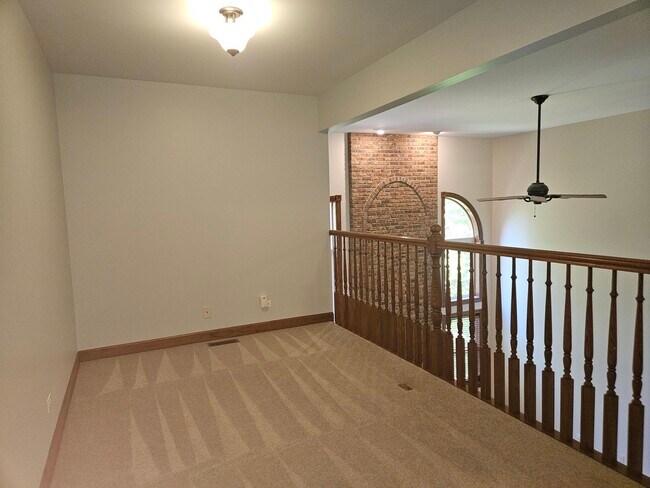 Building Photo - 733 Woodbury Ct