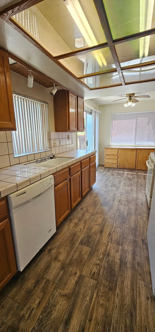 Building Photo - Updated 3-Bedroom Sparks Home | 1,500+ Sq Ft | 2.5 Baths | Fireplace | Fenced Yard | $2,400