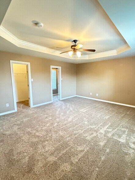 Building Photo - 2833 Shoreline Way